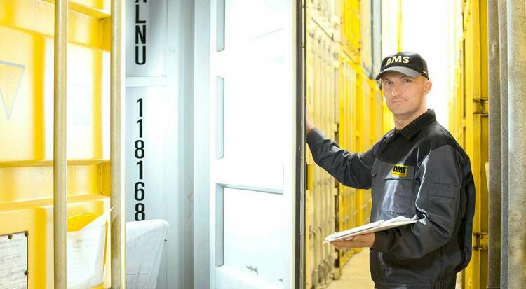 Geöffneter Lagercontainer